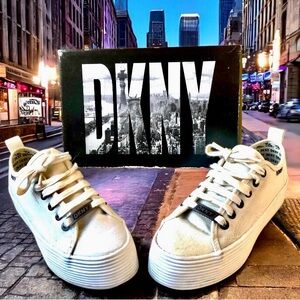 DKNY Vintage '98 White Platform Sneaker Lace-Up Logos Womens size 6